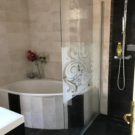 Couette-café Gaby-chambres 4*